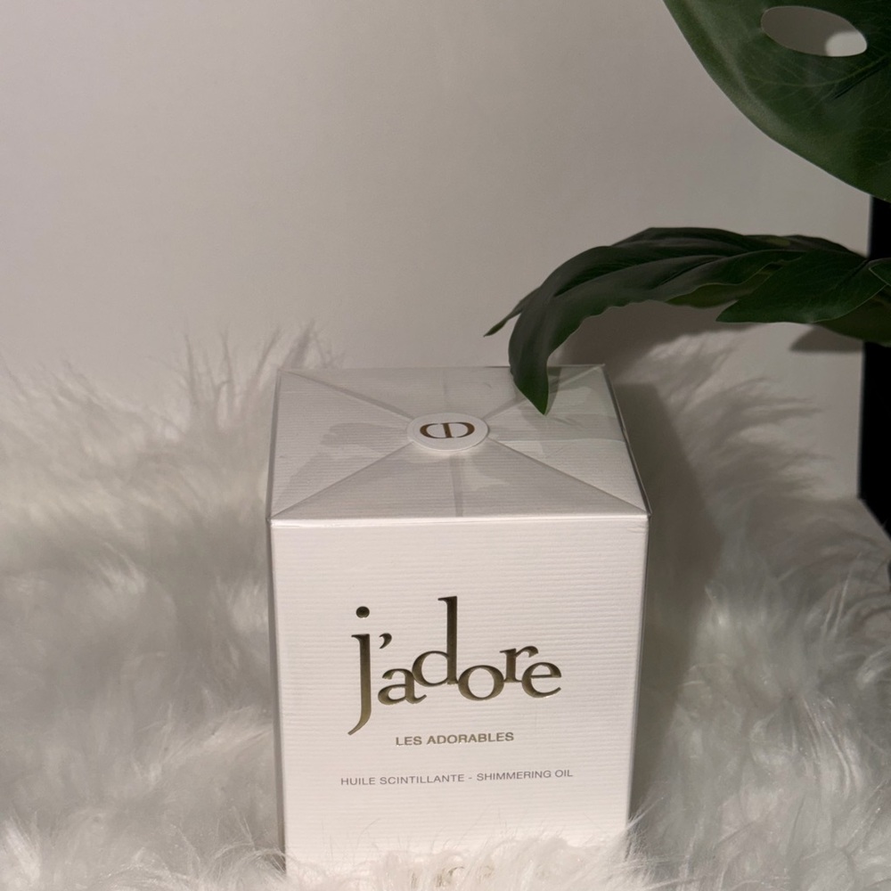 Dior Shimmering Oil Box in White and Gold